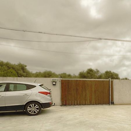 Algherolux -Free Secure Gated Parking For Cars And Motorbikes Экстерьер фото
